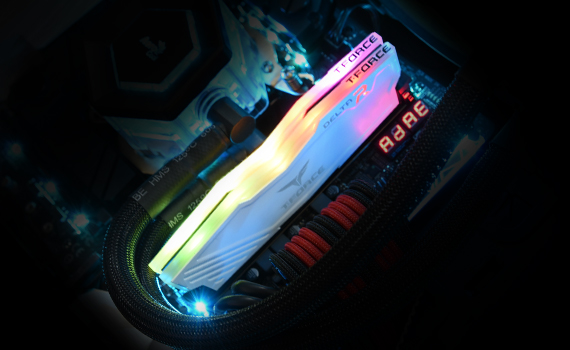 TeamGroup T-Force Delta RGB 32 GB